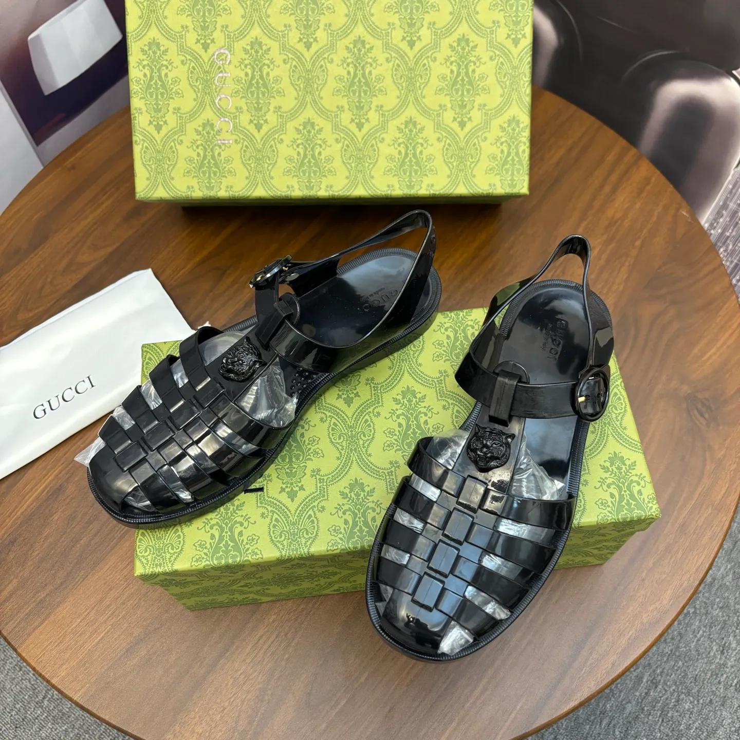 Men's shoes: 260💰[Gucci] sandals, counter quality, top-quality original items, real photos! Original T men's shoes 💰PU material, fine workmanship, comfortable; genuine 1:1 replica Size: 36 ~ 46